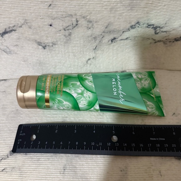 Bath & Body Works Cucumber Melon Body Cream Shea Butter Hyaluronic Acid 24 Hour - Picture 5 of 5